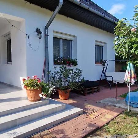 Boni Nyaralohaz * Balatonboglár